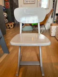 Bureau de comptable et sa chaise a patins de chez laurette