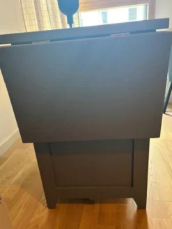 Bureau de comptable et sa chaise a patins de chez laurette