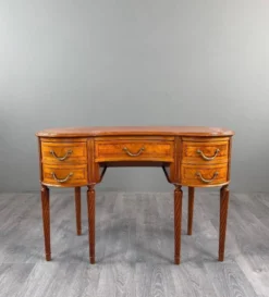 Bureau de dame de style Louis XVI, XIXe siècle