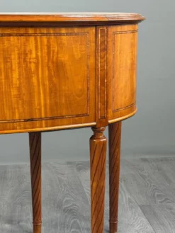 Bureau de dame de style Louis XVI, XIXe siècle