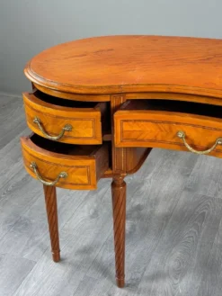 Bureau de dame de style Louis XVI, XIXe siècle