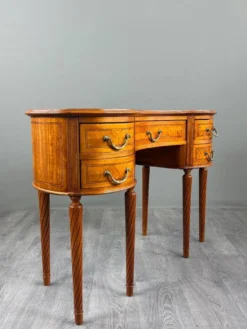 Bureau de dame de style Louis XVI, XIXe siècle