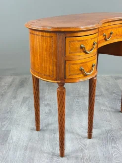 Bureau de dame de style Louis XVI, XIXe siècle