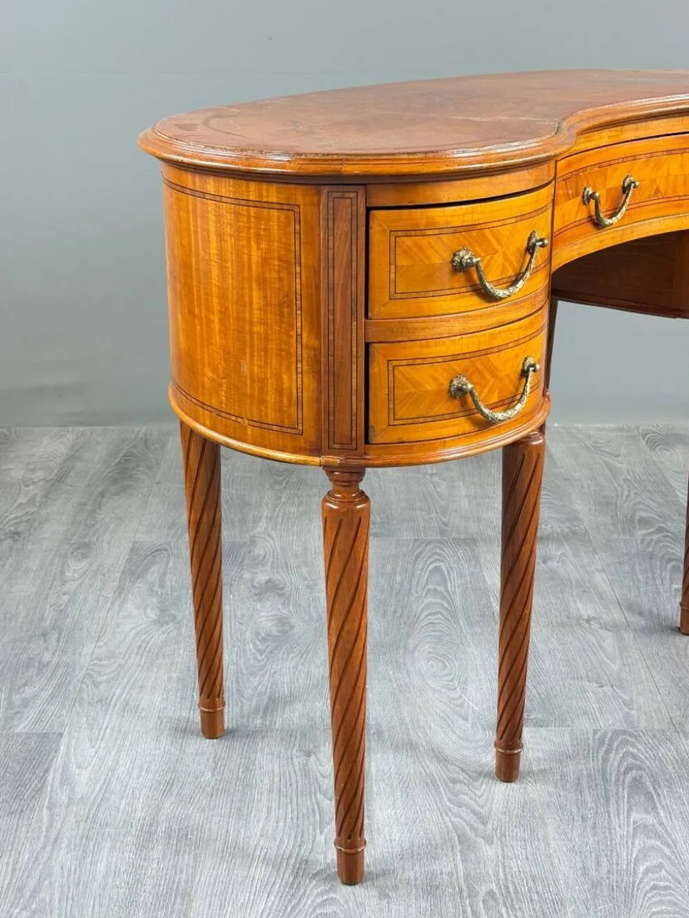 Bureau de dame de style Louis XVI, XIXe siècle