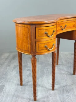 Bureau de dame de style Louis XVI, XIXe siècle