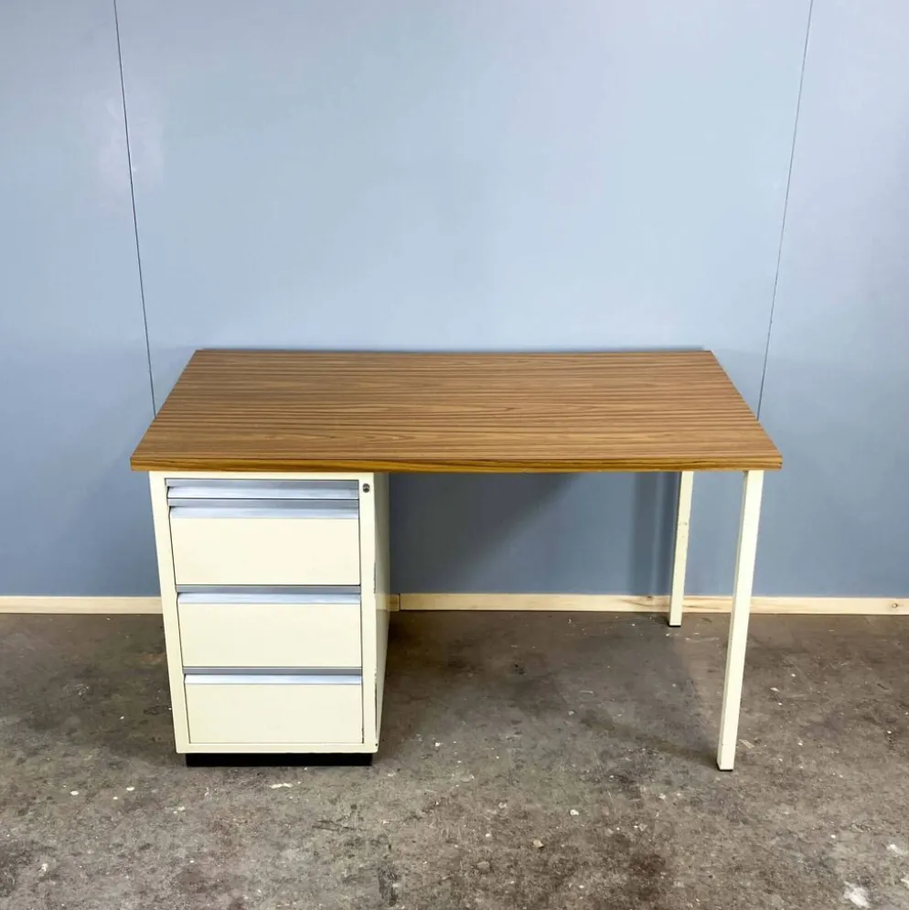 Bureau de médecin, métal laqué et aggloméré, années 1970