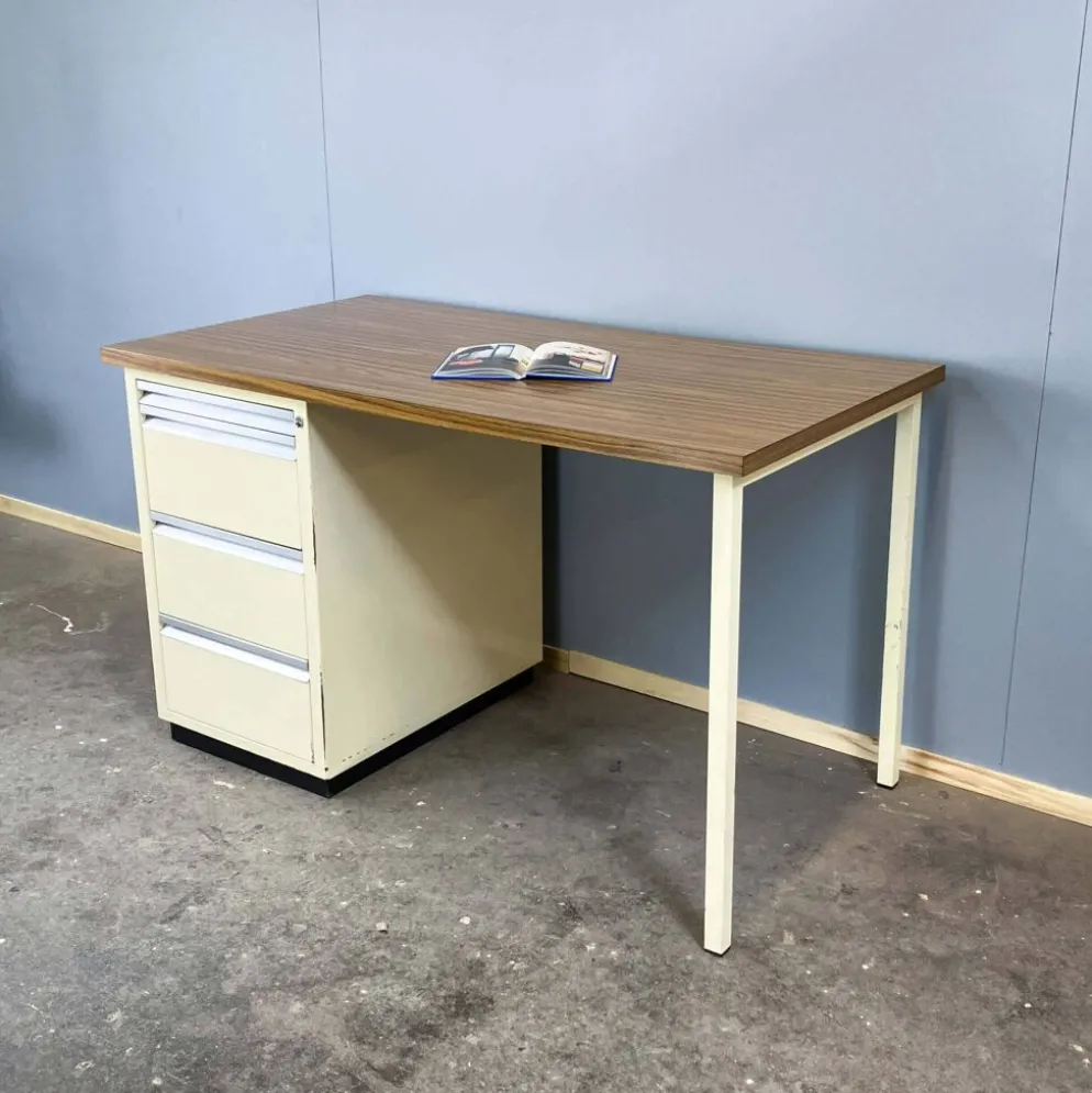 Bureau de médecin, métal laqué et aggloméré, années 1970