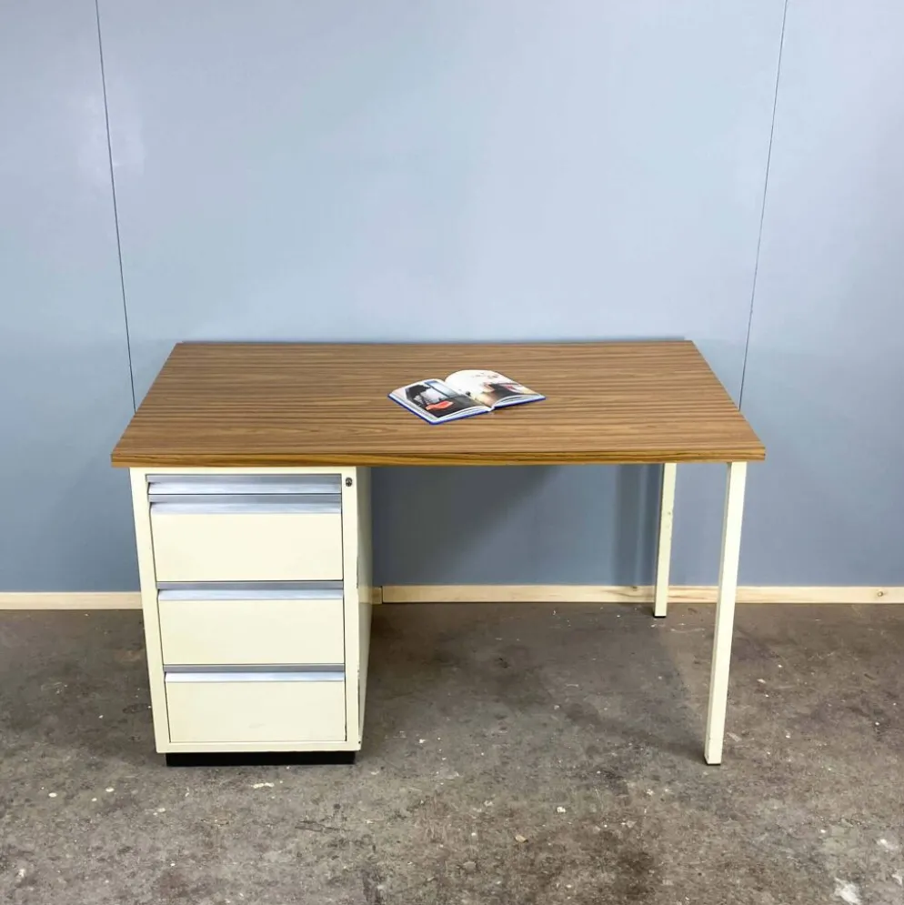 Bureau de médecin, métal laqué et aggloméré, années 1970