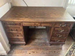 Bureau de ministre à caissons