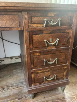 Bureau de ministre à caissons