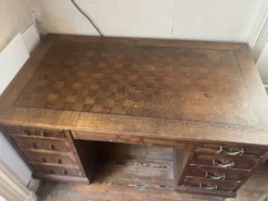 Bureau de ministre à caissons