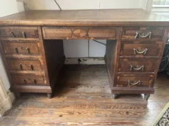 Bureau de ministre à caissons