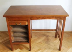 Bureau d'enfant 'Jerry' en chêne massif des années 1930