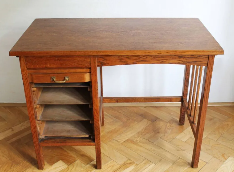 Bureau d'enfant 'Jerry' en chêne massif des années 1930