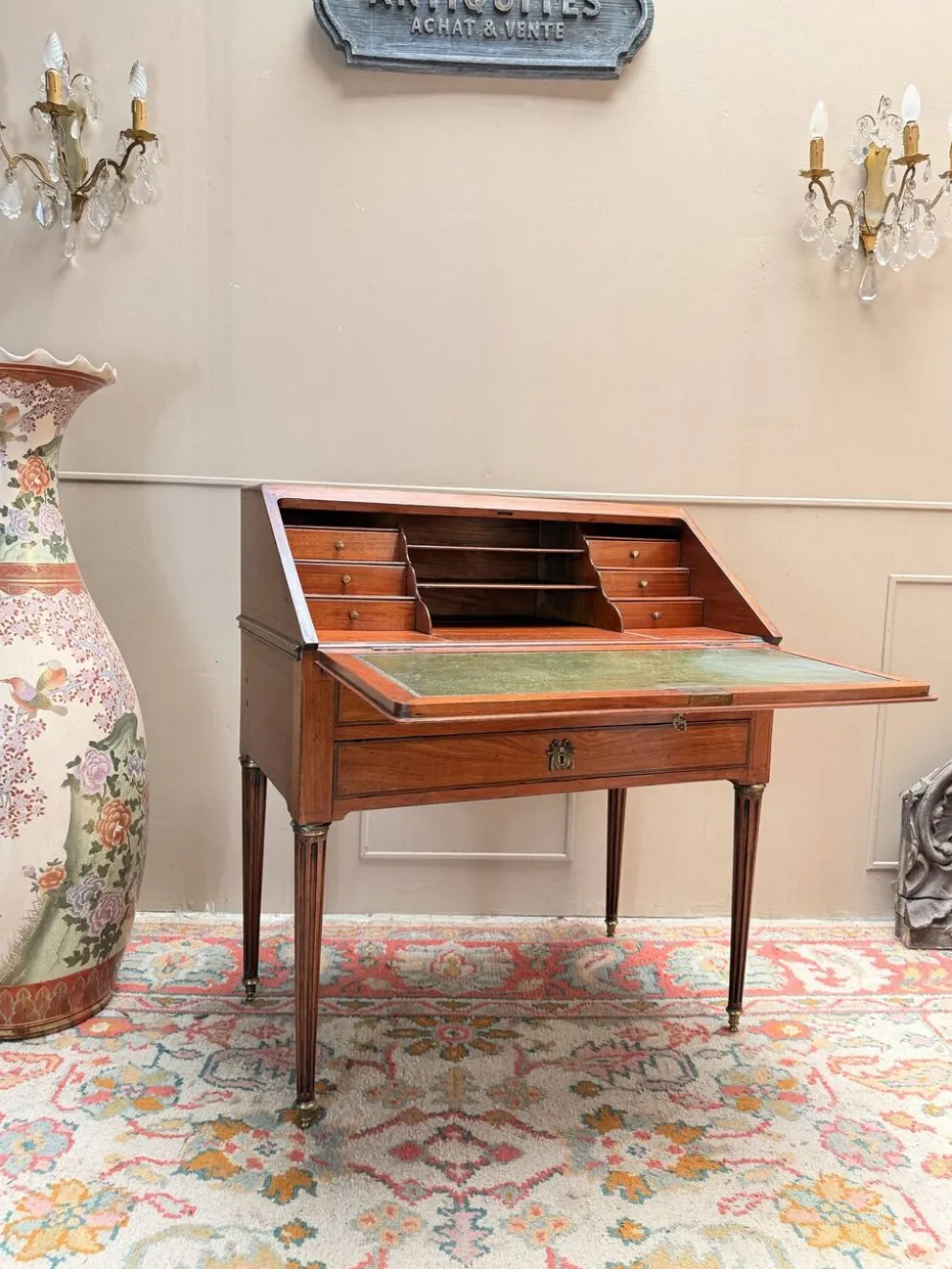 BUREAU DE PENTE DE MILIEU EN ACAJOU DE STYLE LOUIS XVI XIX EME SIÈCLE