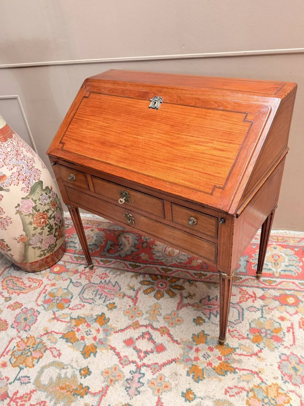 BUREAU DE PENTE DE MILIEU EN ACAJOU DE STYLE LOUIS XVI XIX EME SIÈCLE