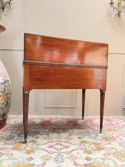 BUREAU DE PENTE DE MILIEU EN ACAJOU DE STYLE LOUIS XVI XIX EME SIÈCLE
