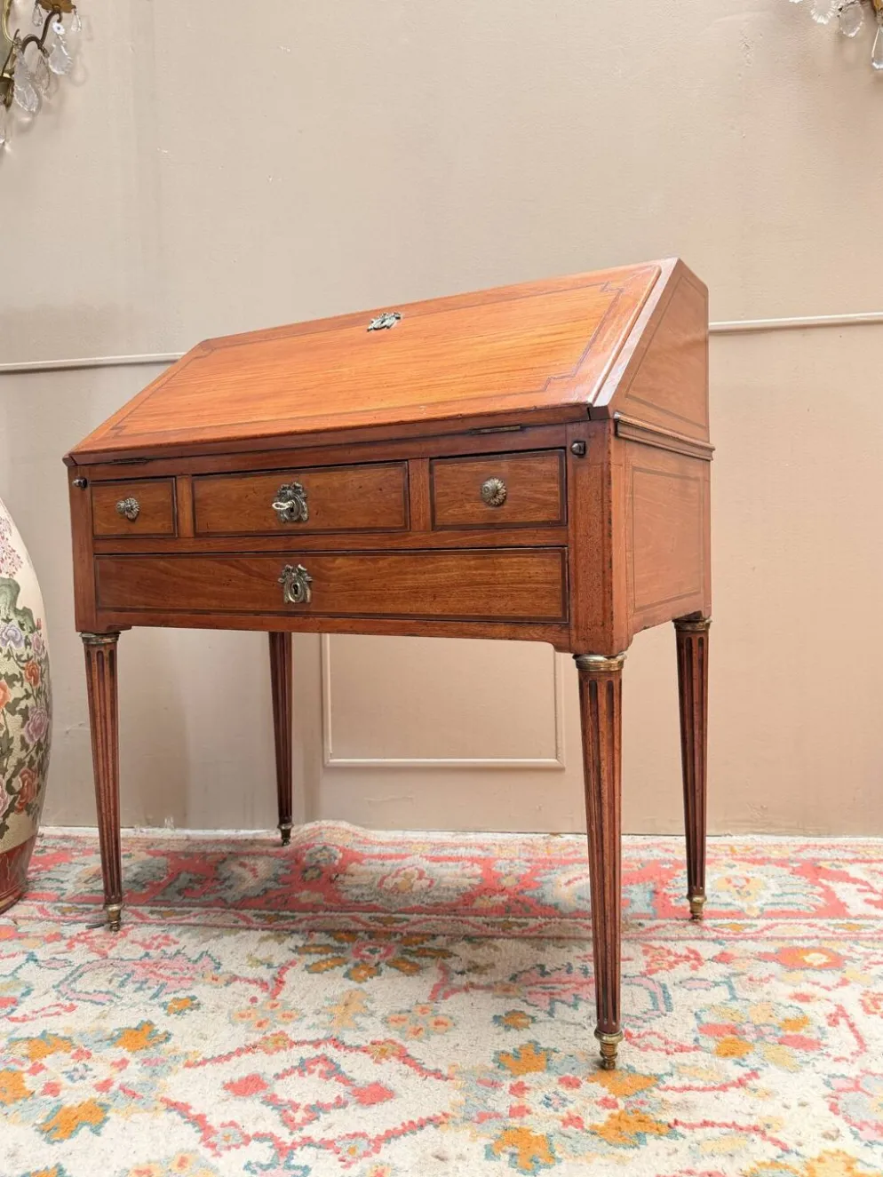 BUREAU DE PENTE DE MILIEU EN ACAJOU DE STYLE LOUIS XVI XIX EME SIÈCLE