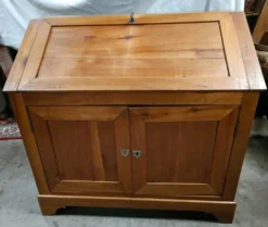 Bureau de pente en merisier blond