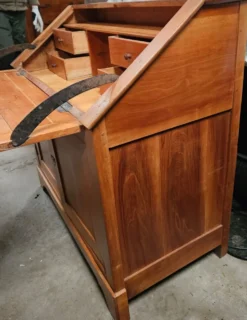 Bureau de pente en merisier blond