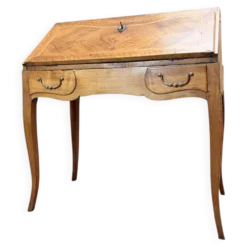 BUREAU DE PENTE EN NOYER D’ÉPOQUE LOUIS XV XVIII EME SIÈCLE