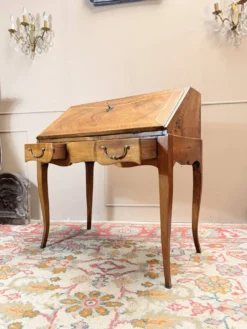 BUREAU DE PENTE EN NOYER D’ÉPOQUE LOUIS XV XVIII EME SIÈCLE