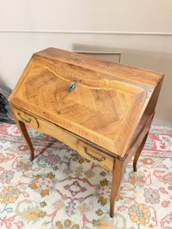 BUREAU DE PENTE EN NOYER D’ÉPOQUE LOUIS XV XVIII EME SIÈCLE