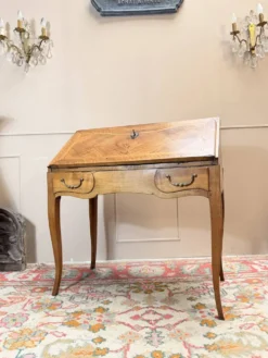 BUREAU DE PENTE EN NOYER D’ÉPOQUE LOUIS XV XVIII EME SIÈCLE