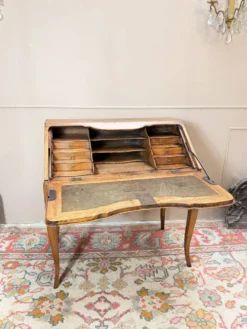 BUREAU DE PENTE EN NOYER D’ÉPOQUE LOUIS XV XVIII EME SIÈCLE