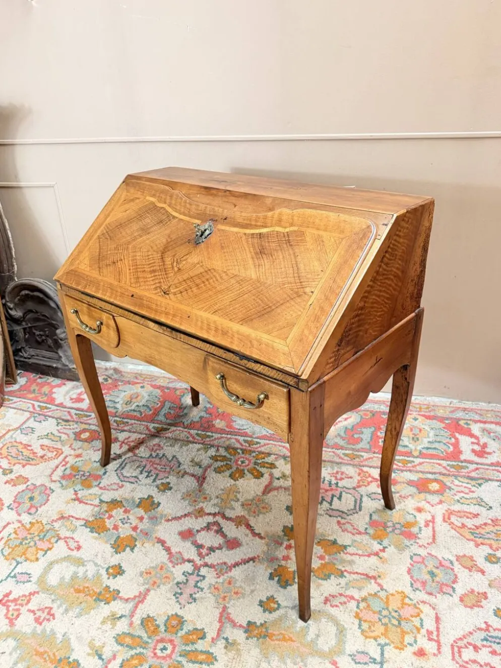 BUREAU DE PENTE EN NOYER D’ÉPOQUE LOUIS XV XVIII EME SIÈCLE