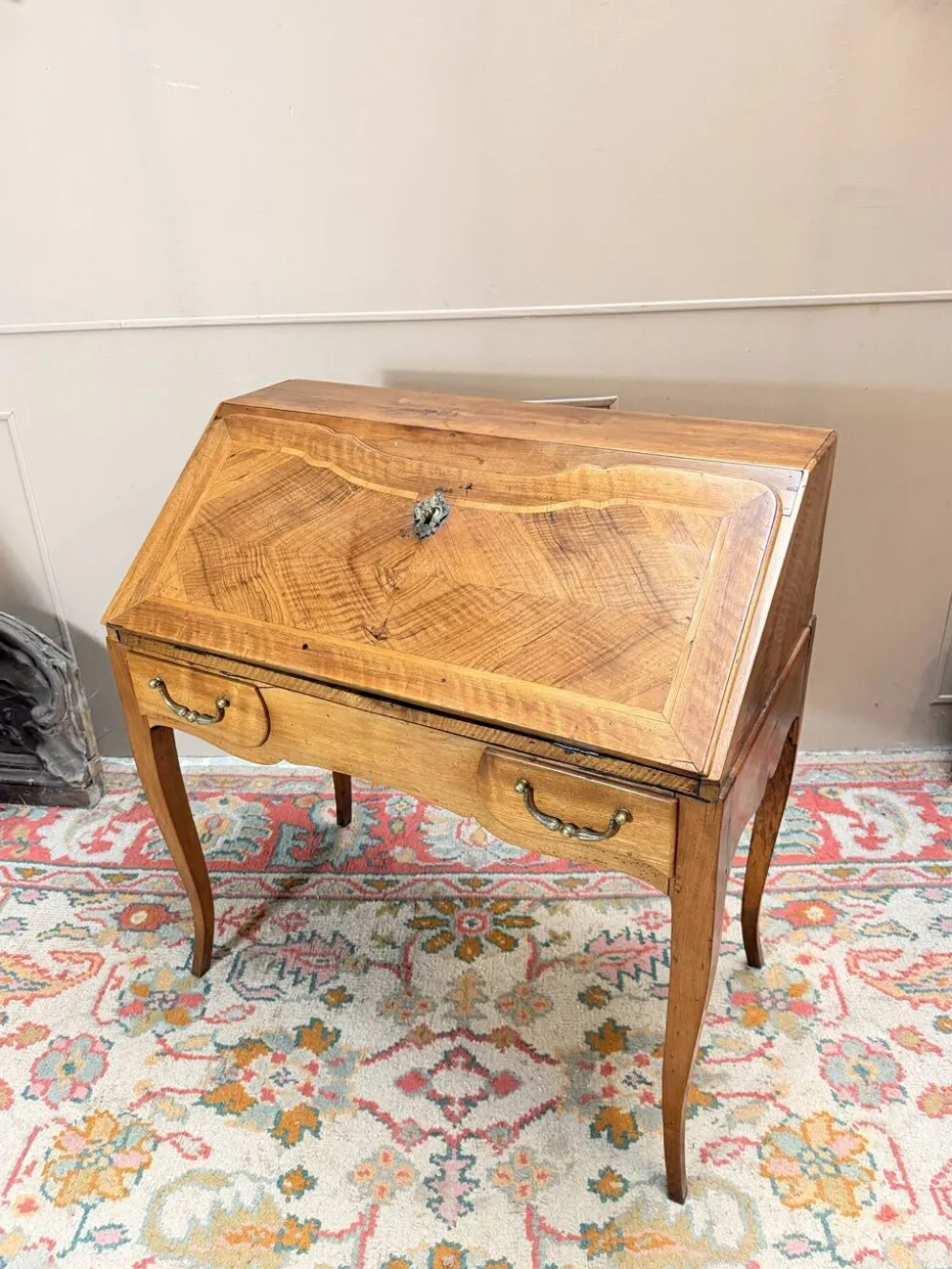BUREAU DE PENTE EN NOYER D’ÉPOQUE LOUIS XV XVIII EME SIÈCLE