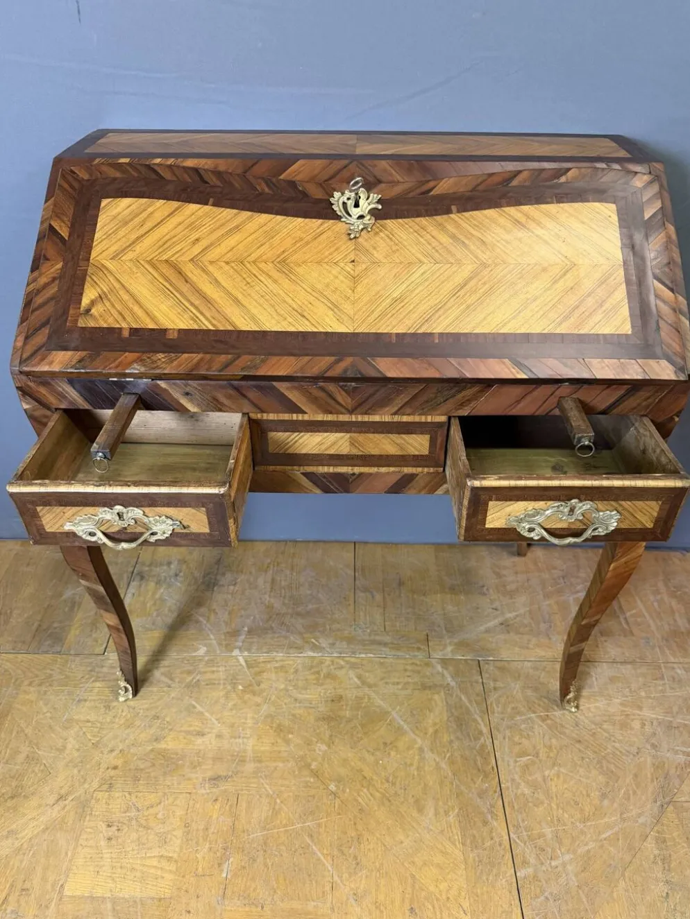 Bureau de pente Louis XV en marqueterie XVIIIème