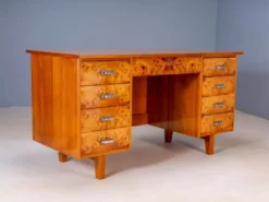 Bureau des années 50 avec placage en ronce et huit tiroirs, Tchécoslovaquie, 140,5 × 69,5 × 77,5 cm
