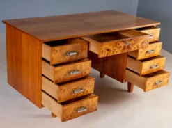Bureau des années 50 avec placage en ronce et huit tiroirs, Tchécoslovaquie, 140,5 × 69,5 × 77,5 cm