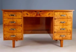 Bureau des années 50 avec placage en ronce et huit tiroirs, Tchécoslovaquie, 140,5 × 69,5 × 77,5 cm