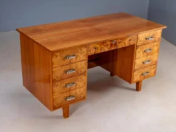 Bureau des années 50 avec placage en ronce et huit tiroirs, Tchécoslovaquie, 140,5 × 69,5 × 77,5 cm