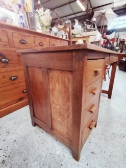 Bureau d'esprit maître d'école en bois massif à caisson - 1950