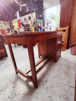 Bureau d'esprit maître d'école en bois massif à caisson - 1950