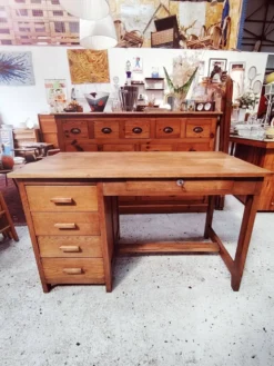 Bureau d'esprit maître d'école en bois massif à caisson - 1950
