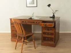 Bureau de style anglais ancien