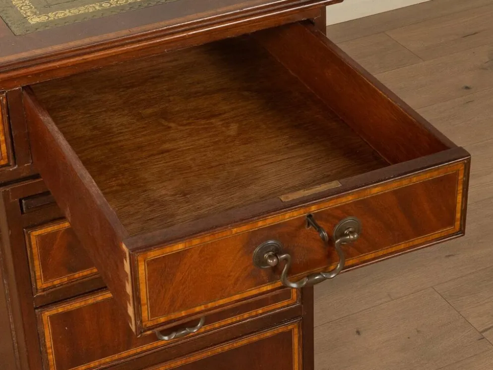 Bureau de style anglais ancien