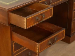 Bureau de style anglais ancien