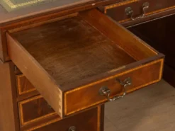 Bureau de style anglais ancien