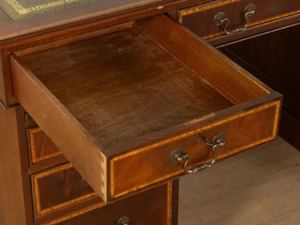 Bureau de style anglais ancien