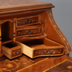 Bureau de style hollandais avec incrustations florales