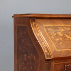 Bureau de style hollandais avec incrustations florales