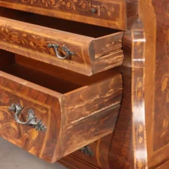 Bureau de style hollandais avec incrustations florales