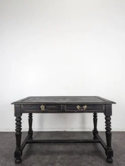 Bureau de style Louis XIII en bois noirci pieds tournés deux tiroirs