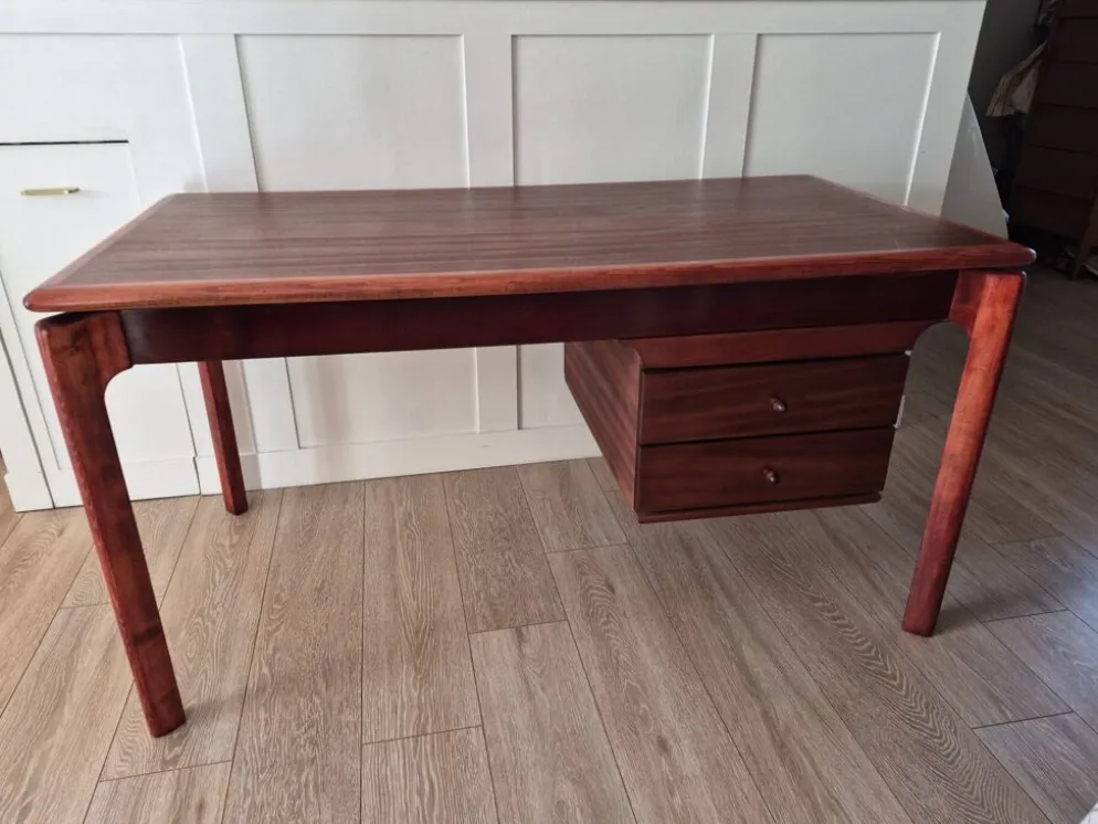 Bureau de style scandinave vintage