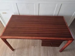 Bureau de style scandinave vintage
